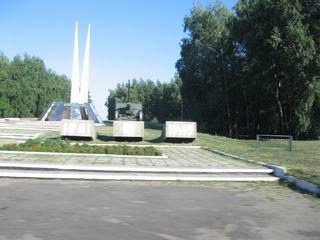 Памятник воинской славы на въезде в город Лиски.