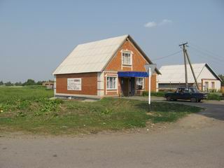 Магазин "Новинка" - возле поворота в центр слободы Сагуны.
